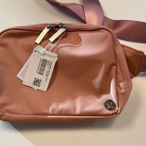 NWT lululemon everywhere belt bag large 2L pink pastel